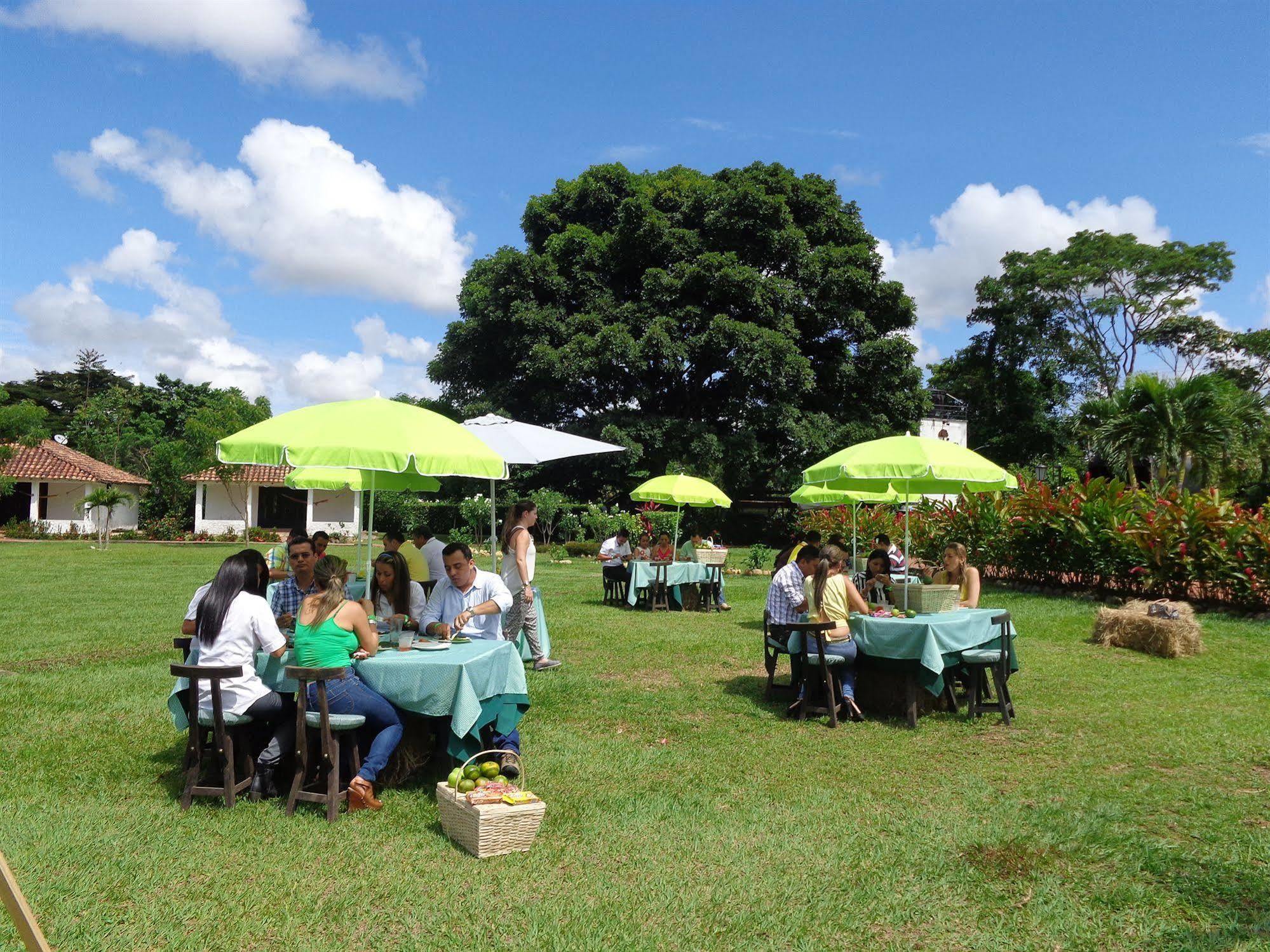 Hotel Campestre Arboretto Villavicencio Buitenkant foto